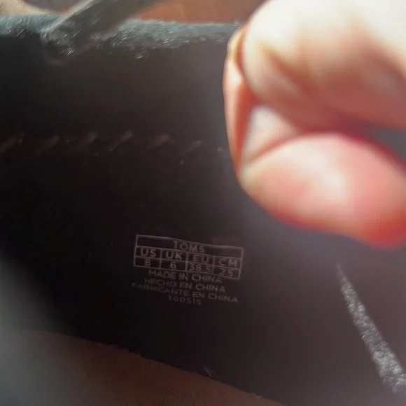 TOMS NWOT BLACK SUEDE FLAT BOOTIES SZ USA 8 - Picture 4 of 4